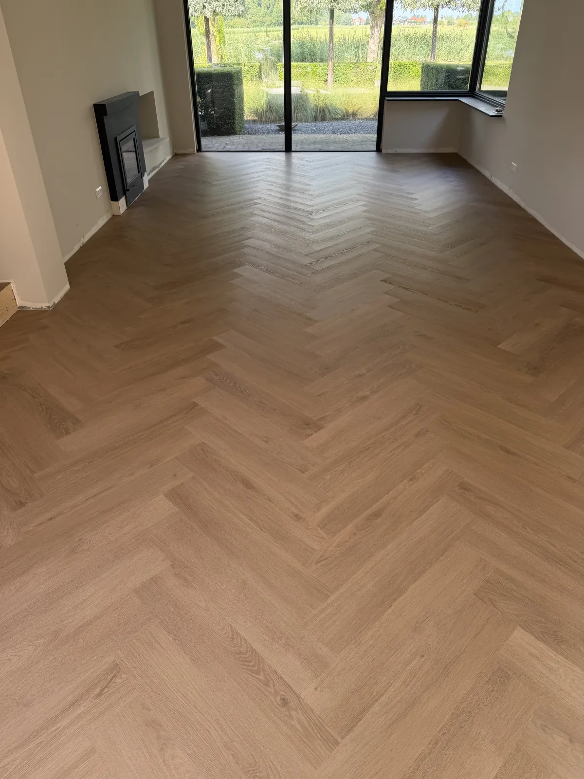 Visgraat pvc-vloer in woonkamer