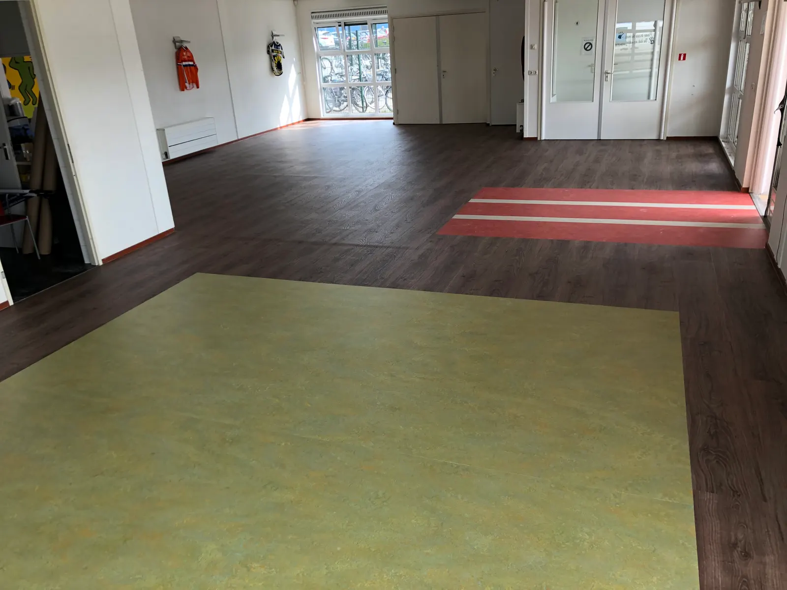 Bedrijfsvloer met gekleurde velden