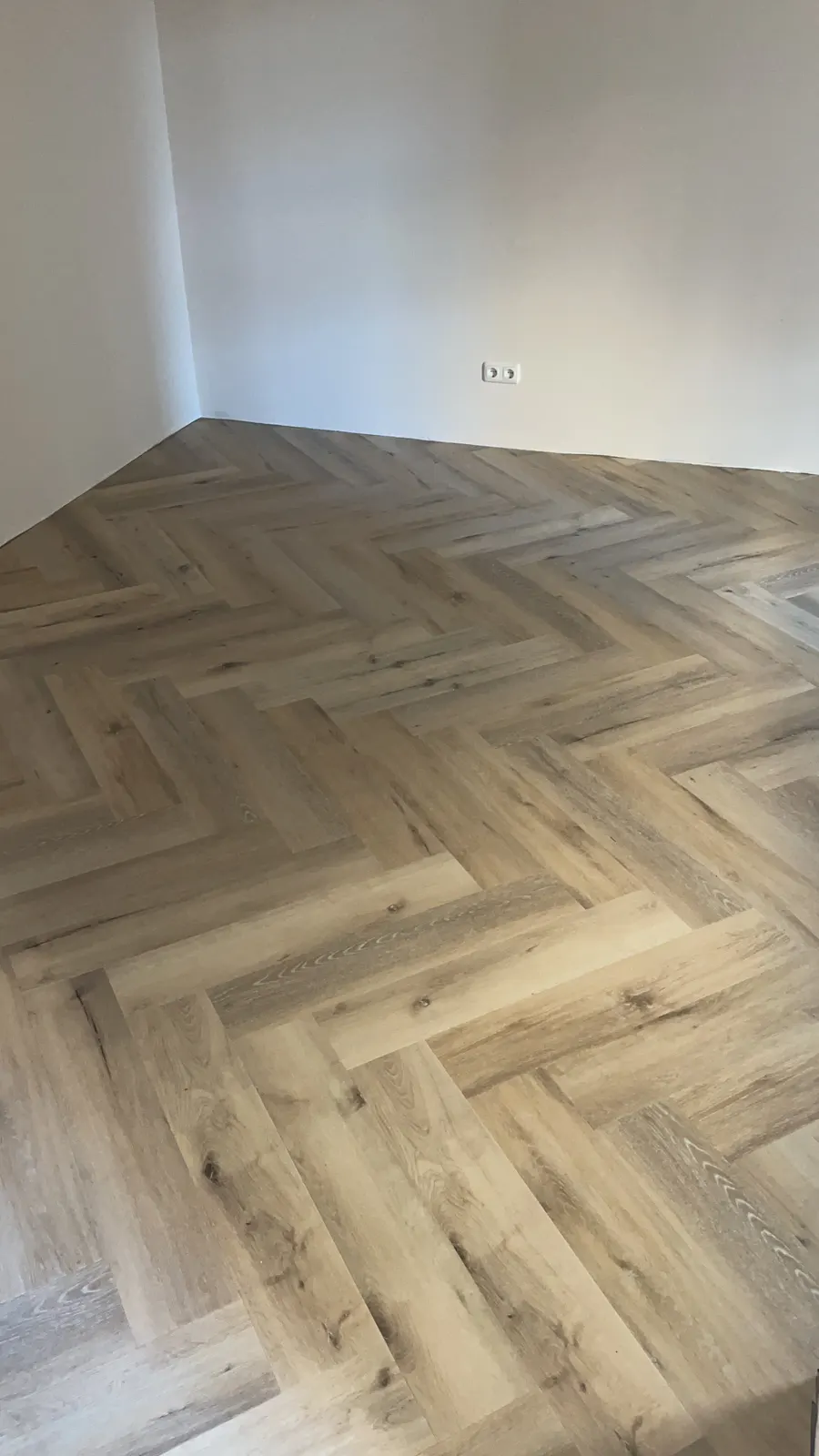 Brede visgraat in warm eiken