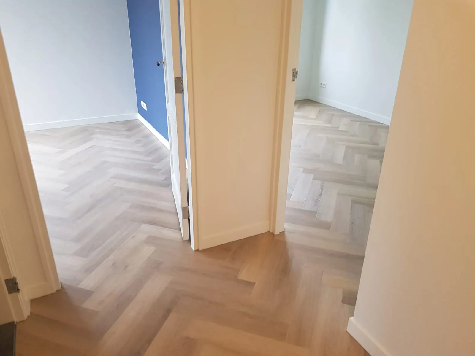Visgraat die doorloopt tot in de hal
