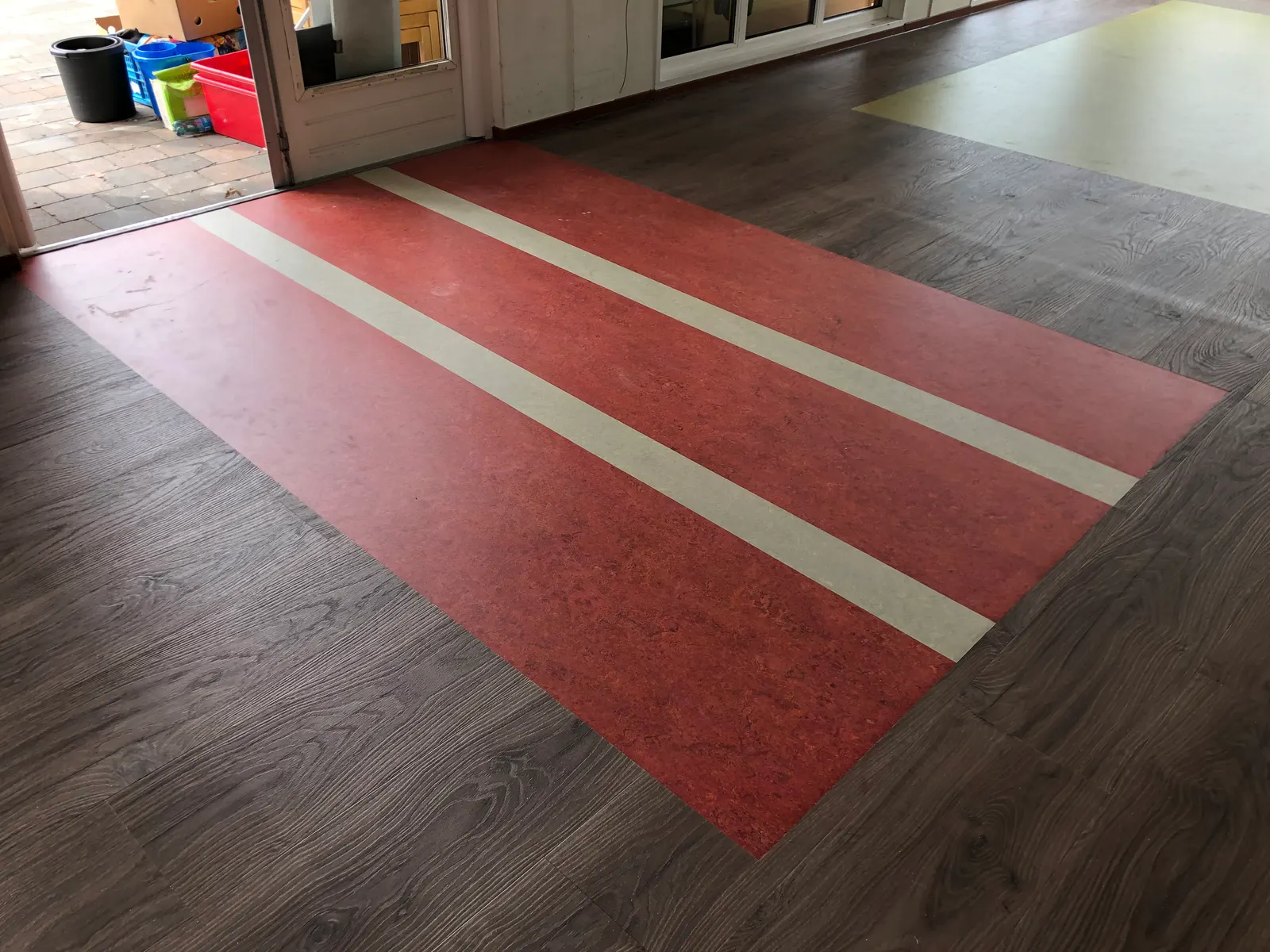 Rood veld met belijning